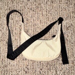 BAGGU Mini Crescent Bag